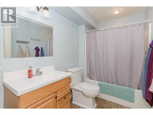 Full 4 piece bath downstairs - 1791 23 Street Ne, Salmon Arm, BC - Indoor Photo Showing Bathroom