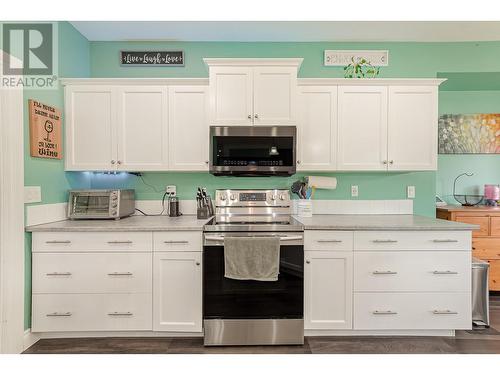 1791 23 Street Ne, Salmon Arm, BC - Indoor Photo Showing Kitchen