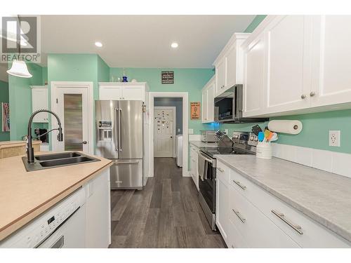 1791 23 Street Ne, Salmon Arm, BC - Indoor Photo Showing Kitchen With Double Sink