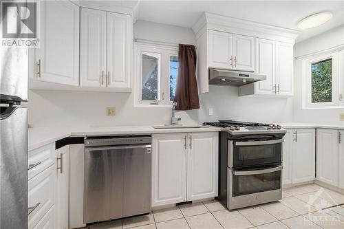 28 Roundhay Drive, Ottawa, ON - Indoor Photo Showing Kitchen