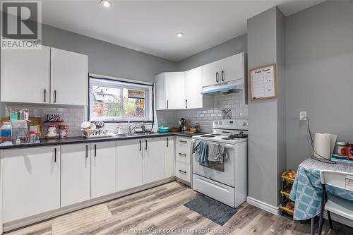 718 Caron Avenue, Windsor, ON - Indoor Photo Showing Kitchen