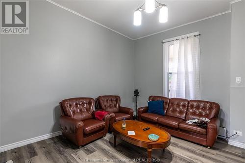 718 Caron Avenue, Windsor, ON - Indoor Photo Showing Living Room