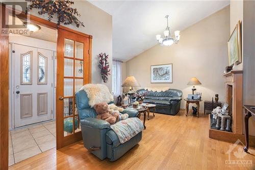 2060 Route 400 W Road, Limoges, ON - Indoor Photo Showing Living Room