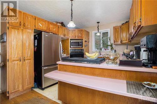 2060 Route 400 W Road, Limoges, ON - Indoor Photo Showing Kitchen