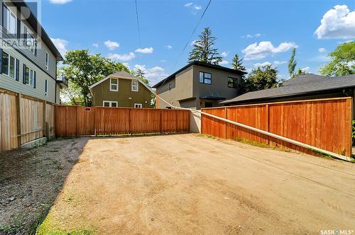 307 Clarence Avenue S, Saskatoon, SK - Outdoor