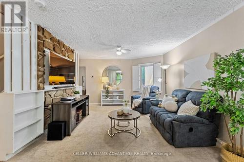 149 Wheeler Avenue, Toronto, ON - Indoor Photo Showing Living Room