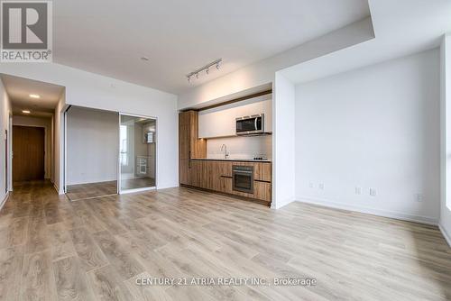 705 - 150 Logan Avenue, Toronto, ON - Indoor Photo Showing Kitchen