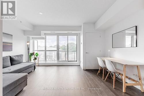 407 - 1 Falaise Road, Toronto, ON - Indoor Photo Showing Living Room