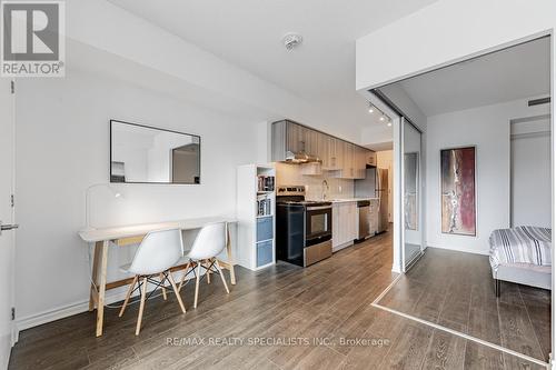 407 - 1 Falaise Road, Toronto, ON - Indoor Photo Showing Kitchen