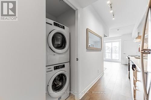 407 - 1 Falaise Road, Toronto, ON - Indoor Photo Showing Laundry Room