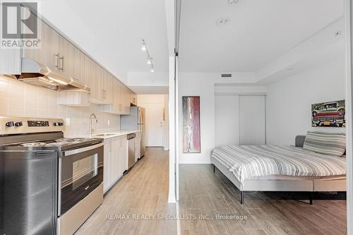 407 - 1 Falaise Road, Toronto, ON - Indoor Photo Showing Kitchen