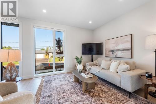 58 - 85 Tunks Lane, Middlesex Centre (Komoka), ON - Indoor Photo Showing Living Room