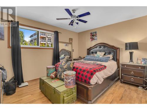 869 Saucier Avenue, Kelowna, BC - Indoor Photo Showing Bedroom