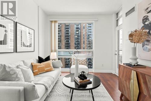 1003 - 1121 Bay Street, Toronto, ON - Indoor Photo Showing Living Room