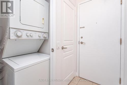 1003 - 1121 Bay Street, Toronto, ON - Indoor Photo Showing Laundry Room