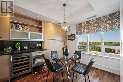 805C - 662 Sheppard Avenue E, Toronto, ON - Indoor Photo Showing Dining Room