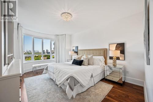 805C - 662 Sheppard Avenue E, Toronto, ON - Indoor Photo Showing Bedroom