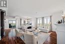 805C - 662 Sheppard Avenue E, Toronto, ON  - Indoor Photo Showing Living Room 