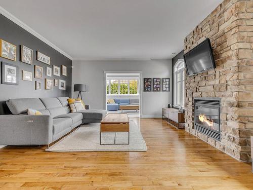 Salon - 188 Rue Elmina-Anger, Québec (Charlesbourg), QC - Indoor Photo Showing Living Room With Fireplace