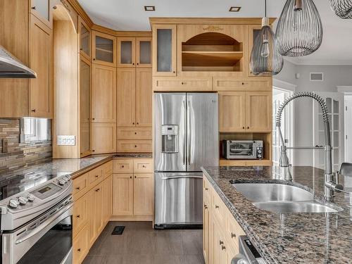 Cuisine - 188 Rue Elmina-Anger, Québec (Charlesbourg), QC - Indoor Photo Showing Kitchen With Double Sink