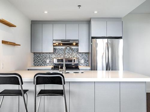 Kitchen - 3909-5150 Rue Buchan, Montréal (Côte-Des-Neiges/Notre-Dame-De-Grâce), QC - Indoor Photo Showing Kitchen With Upgraded Kitchen