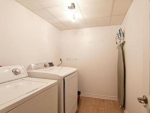 Salle de lavage - 828Z Rue Du Rocher-Boisé, Sainte-Adèle, QC - Indoor Photo Showing Laundry Room