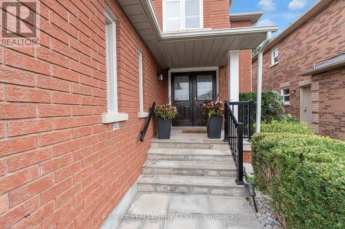 27 Fenflower Court, Brampton, ON - Outdoor