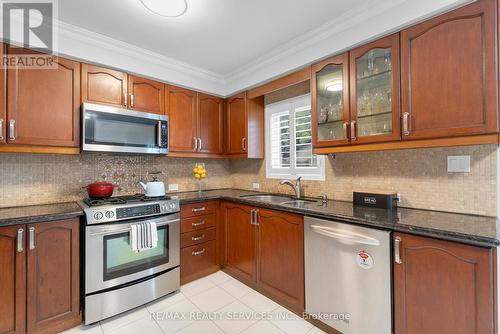 27 Fenflower Court, Brampton, ON - Indoor Photo Showing Kitchen With Double Sink