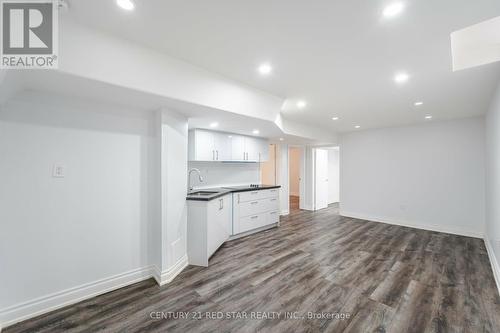 60 Horizon Street, Brampton, ON - Indoor Photo Showing Kitchen