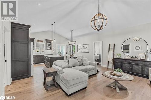 170 Summerset Drive Drive, Barrie, ON - Indoor Photo Showing Living Room