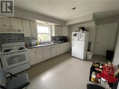 795 Howey, Sudbury, ON - Indoor Photo Showing Kitchen With Double Sink