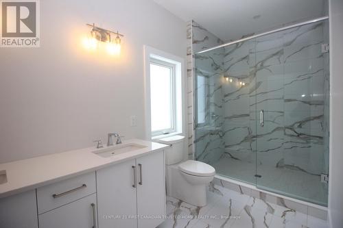 27 Spruce Crescent, North Middlesex (Parkhill), ON - Indoor Photo Showing Bathroom