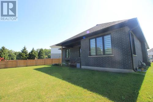 27 Spruce Crescent, North Middlesex (Parkhill), ON - Outdoor