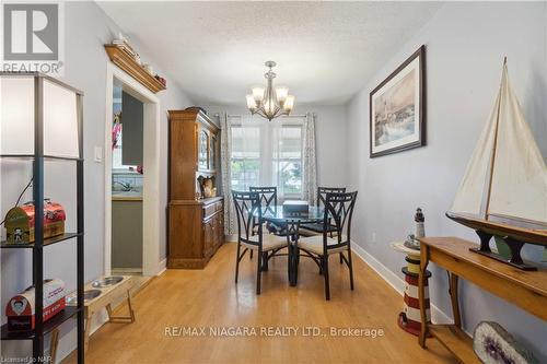 7988 Watson Street, Niagara Falls, ON - Indoor Photo Showing Dining Room