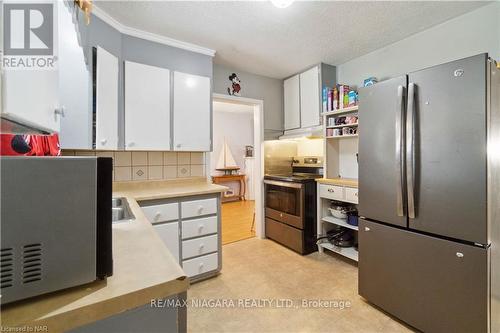 7988 Watson Street, Niagara Falls, ON - Indoor Photo Showing Kitchen