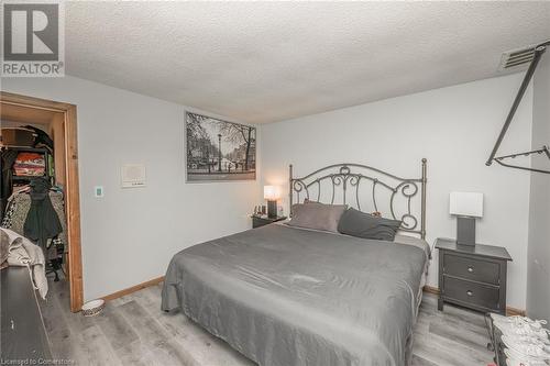 1218 Highway 8, Stoney Creek, ON - Indoor Photo Showing Bedroom