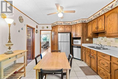 40 Union Street, Hamilton, ON - Indoor Photo Showing Kitchen With Double Sink