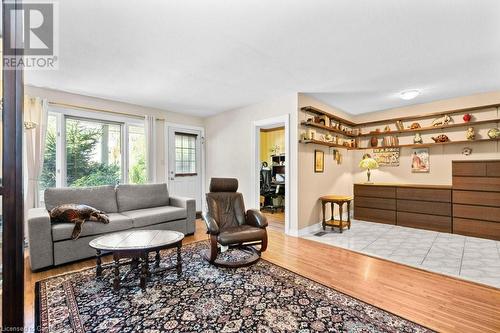 40 Union Street, Hamilton, ON - Indoor Photo Showing Living Room