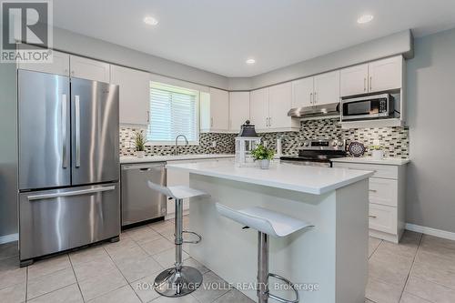 547 St Moritz Avenue, Waterloo, ON - Indoor Photo Showing Kitchen With Upgraded Kitchen