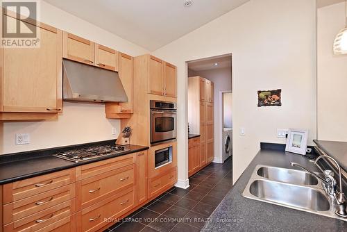 84 Long Stan, Whitchurch-Stouffville, ON - Indoor Photo Showing Kitchen With Double Sink