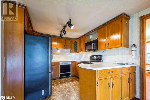 1424 County Rd 3 Road, Prince Edward County, ON - Indoor Photo Showing Kitchen