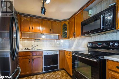 1424 County Rd 3 Road, Prince Edward County, ON - Indoor Photo Showing Kitchen With Double Sink