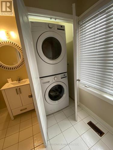 Main - 537 Navigator Drive, Mississauga, ON - Indoor Photo Showing Laundry Room