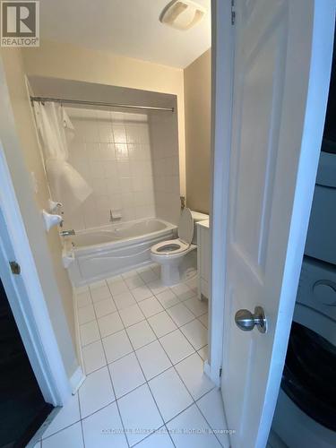 Main - 537 Navigator Drive, Mississauga, ON - Indoor Photo Showing Bathroom