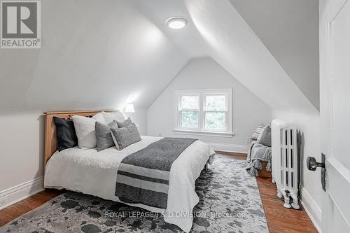 39 Delaware Avenue, Toronto, ON - Indoor Photo Showing Bedroom