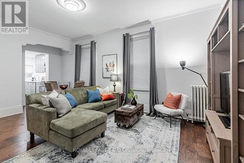 39 Delaware Avenue, Toronto, ON - Indoor Photo Showing Living Room