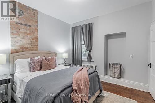 39 Delaware Avenue, Toronto, ON - Indoor Photo Showing Bedroom