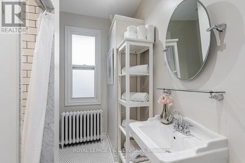 39 Delaware Avenue, Toronto, ON - Indoor Photo Showing Bathroom