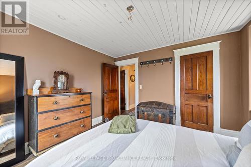 A & B - 991 Moira Street W, Belleville, ON - Indoor Photo Showing Bedroom