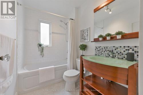 707 Sammon Avenue, Toronto, ON - Indoor Photo Showing Bathroom